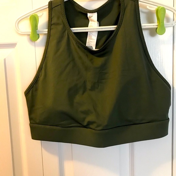 Avocado trinity sports bra with pockets on the back. - Picture 1 of 3